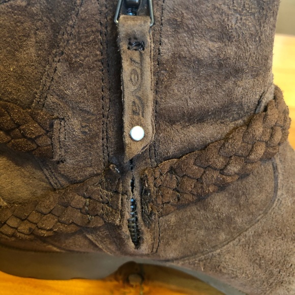 Teva boots. Chocolate suede with braiding detail. - Picture 4 of 9